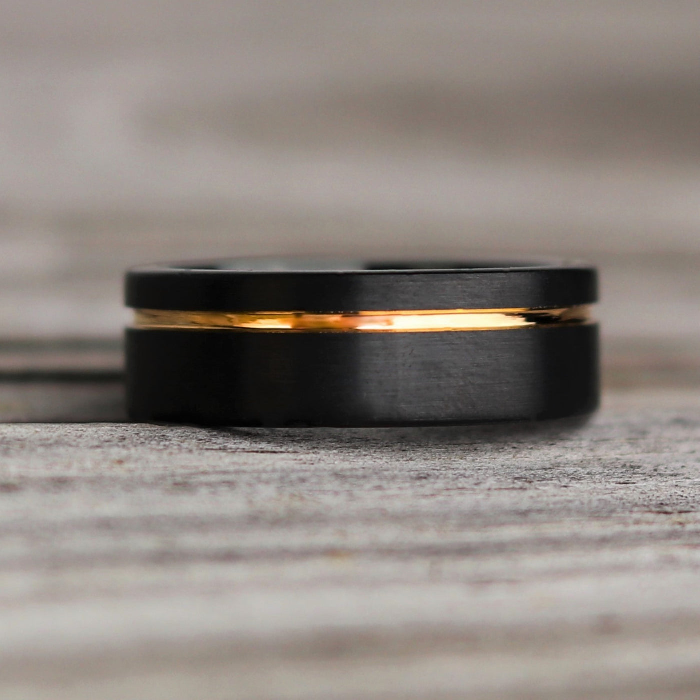 The Minimalist wedding band from Thorum