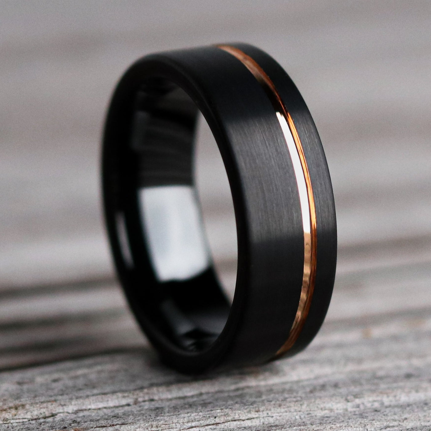 The Minimalist wedding band from Thorum