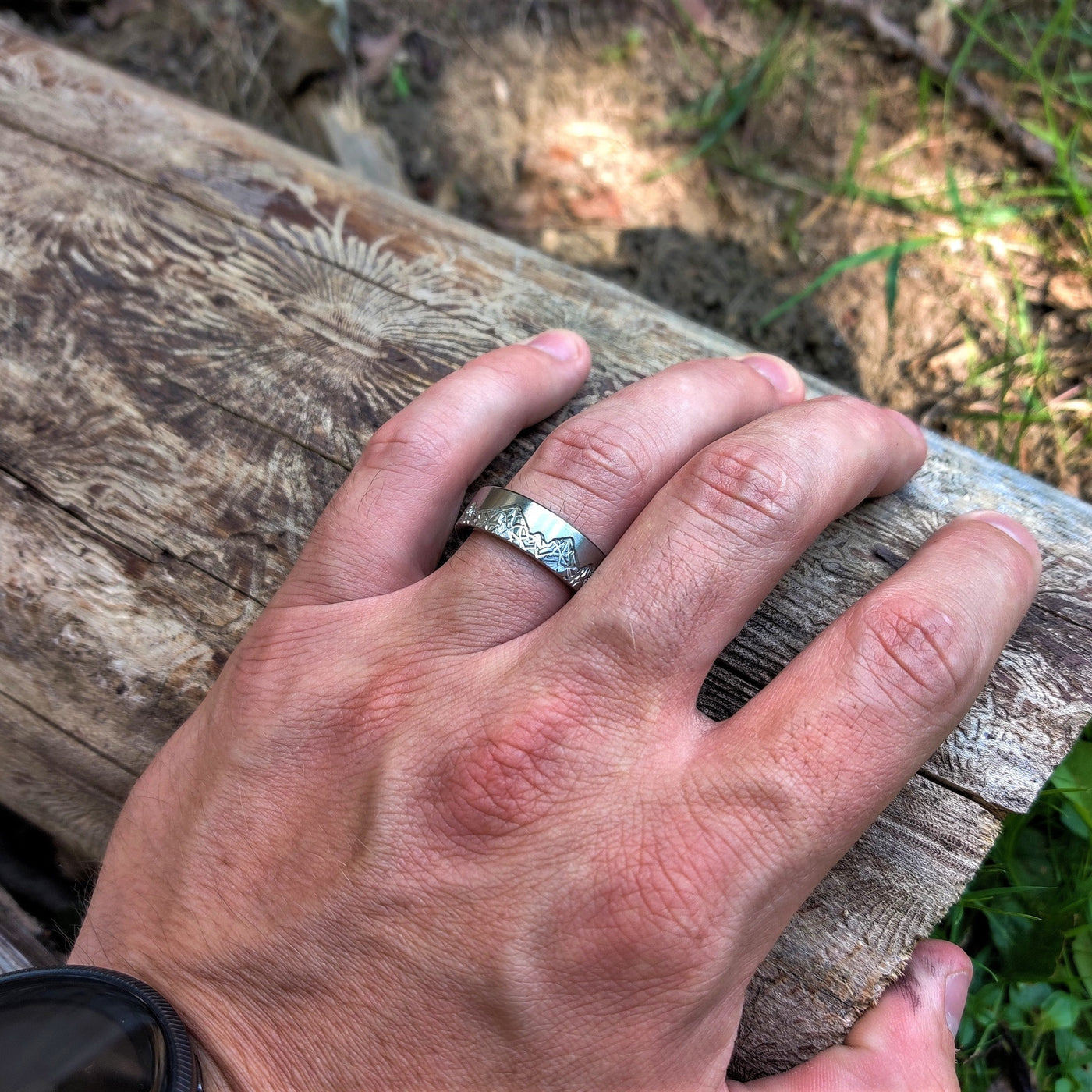 The Rocky Top | Mountain Range Wedding Ring | Thorum