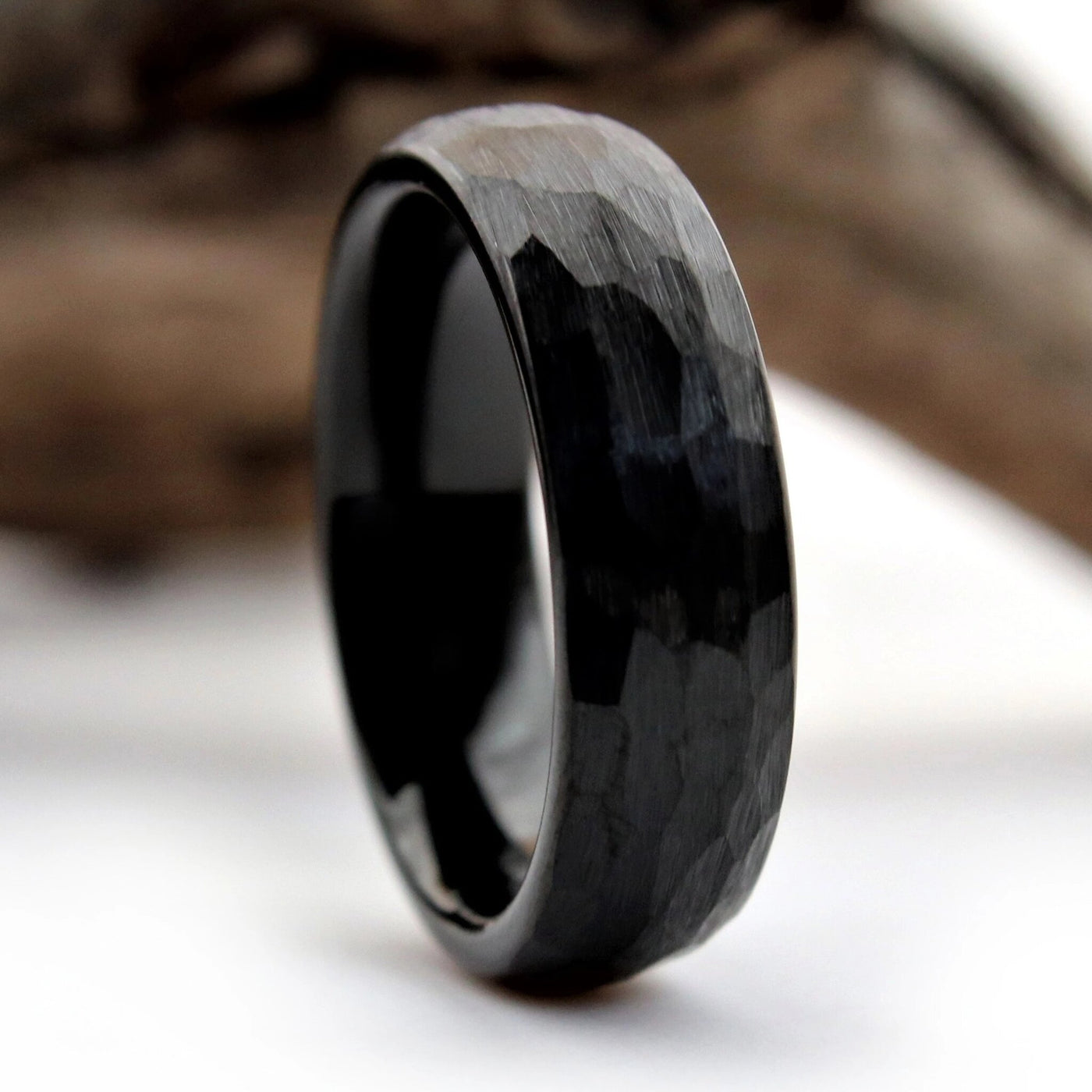 The Saga 6mm | Hammered Black Men's Ring | Thorum