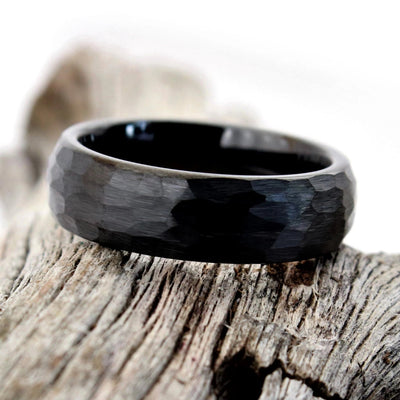 The Saga 6mm | Hammered Black Men's Ring | Thorum