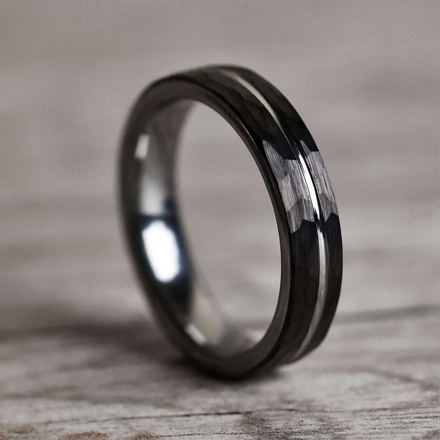 The Warrior 4mm | Hammered Ring | Thorum